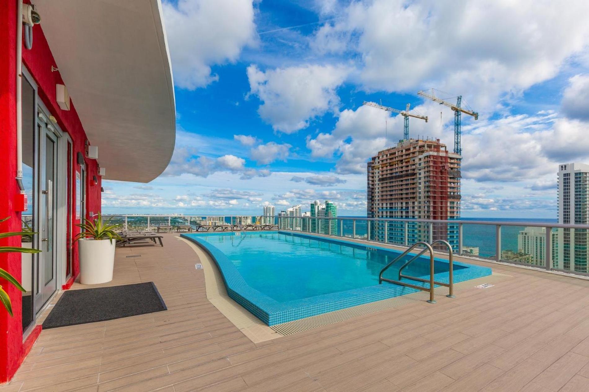 Modern One Bedroom Rental At Beach Walk Resort Miami 18Th Floor Hallandale Beach Exteriör bild